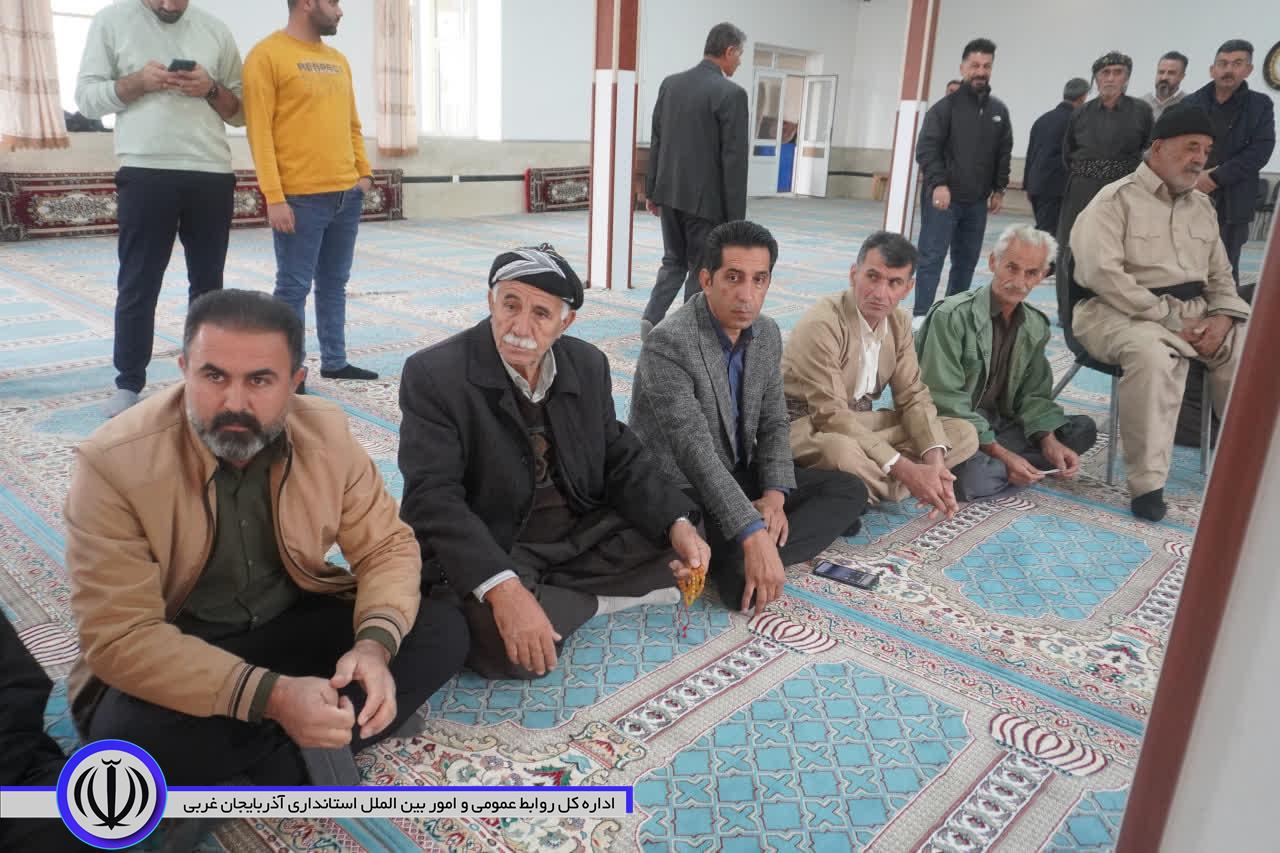 برپایی میزخدمت مسئولان در روستای لج مهاباد