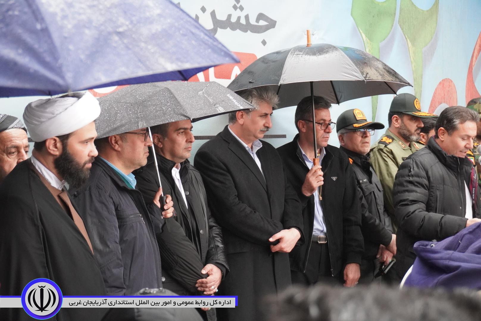 مهابادی‌ها چهل‌وهفتمین سالگرد پیروزی انقلاب اسلامی را زیر باران جشن گرفتند