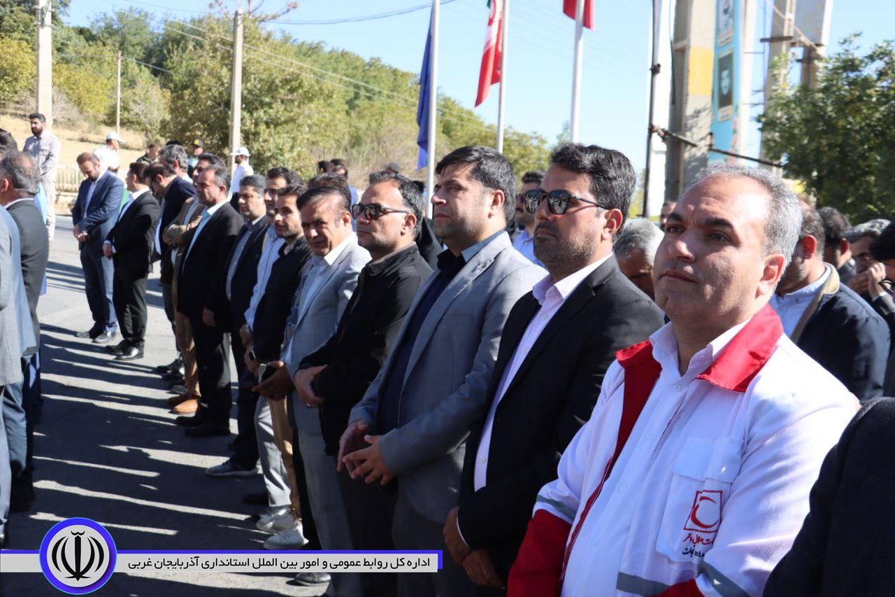 غبارروبی وگلباران مزار شهدا در مهاباد