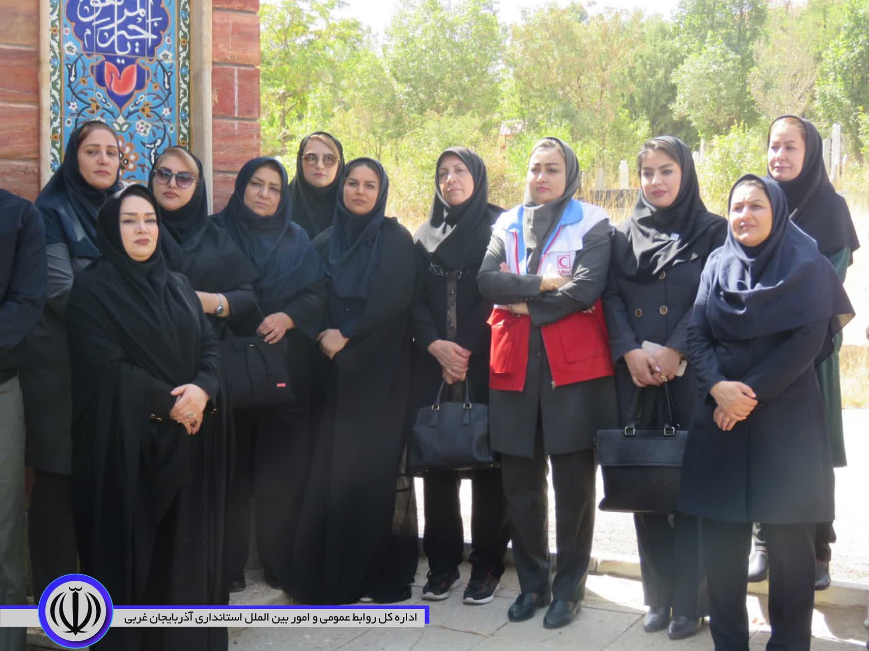 گلباران و غبار روبی مزار شهدا در مهاباد به مناسبت سالروز بازگشت آزادگان به میهن اسلامی