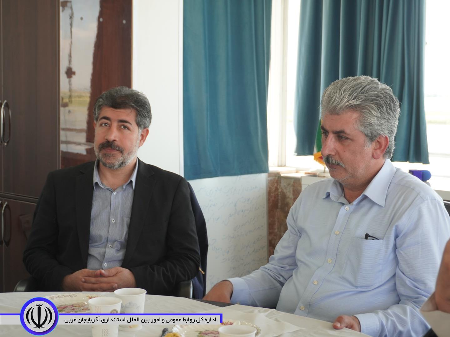 نشست تخصصی جمعی از مسئولان مهاباد با هدف مدیریت زیست محیطی و حفظ هرچه بهتر تالاب ها به مناسبت هفته محیط زیست