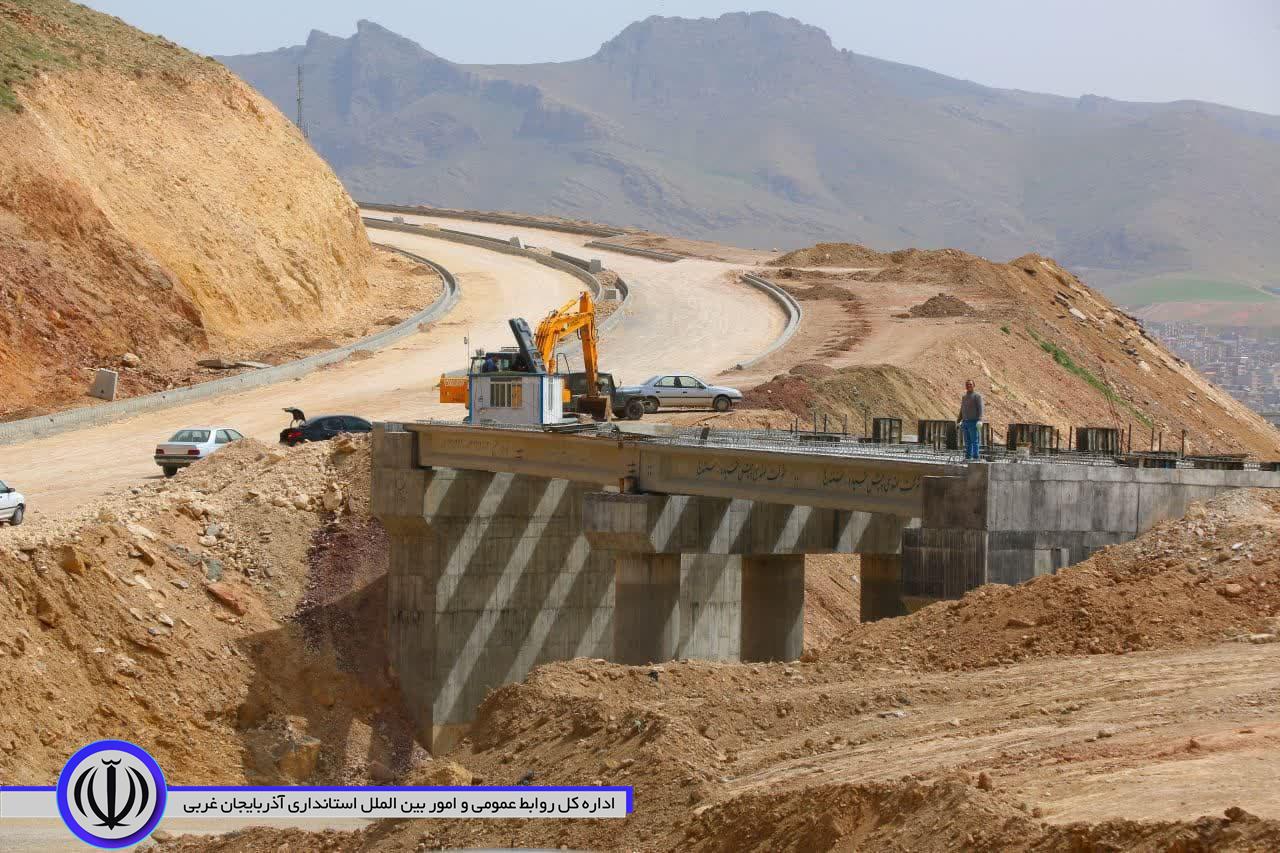 بازدید فرماندار مهاباد از روند عملیات اجرایی کمربندی تاج سد مهاباد