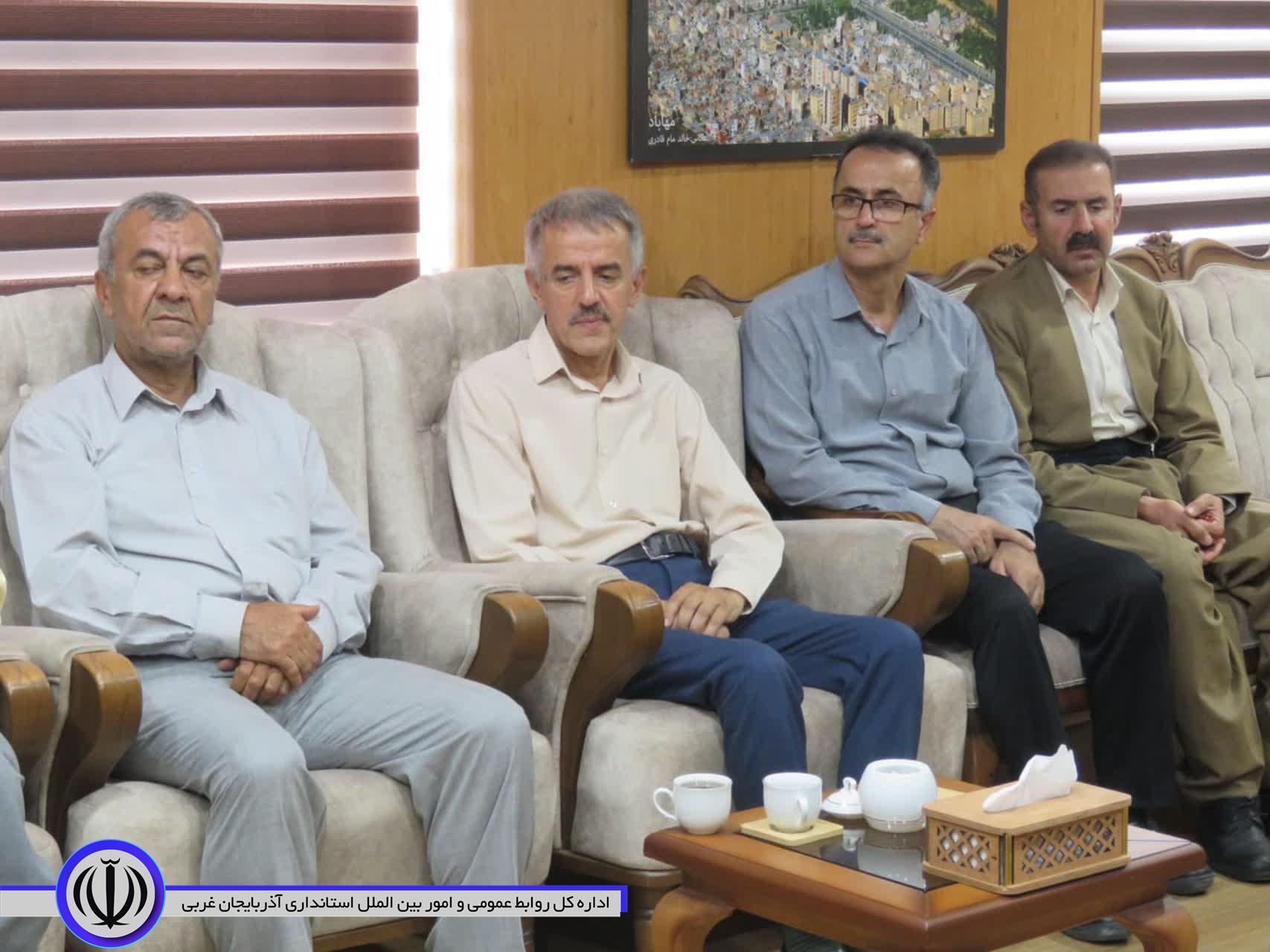 نشست صمیمی جمعی از معتمدین بازار مهاباد با فرماندار ویژه شهرستان مهاباد