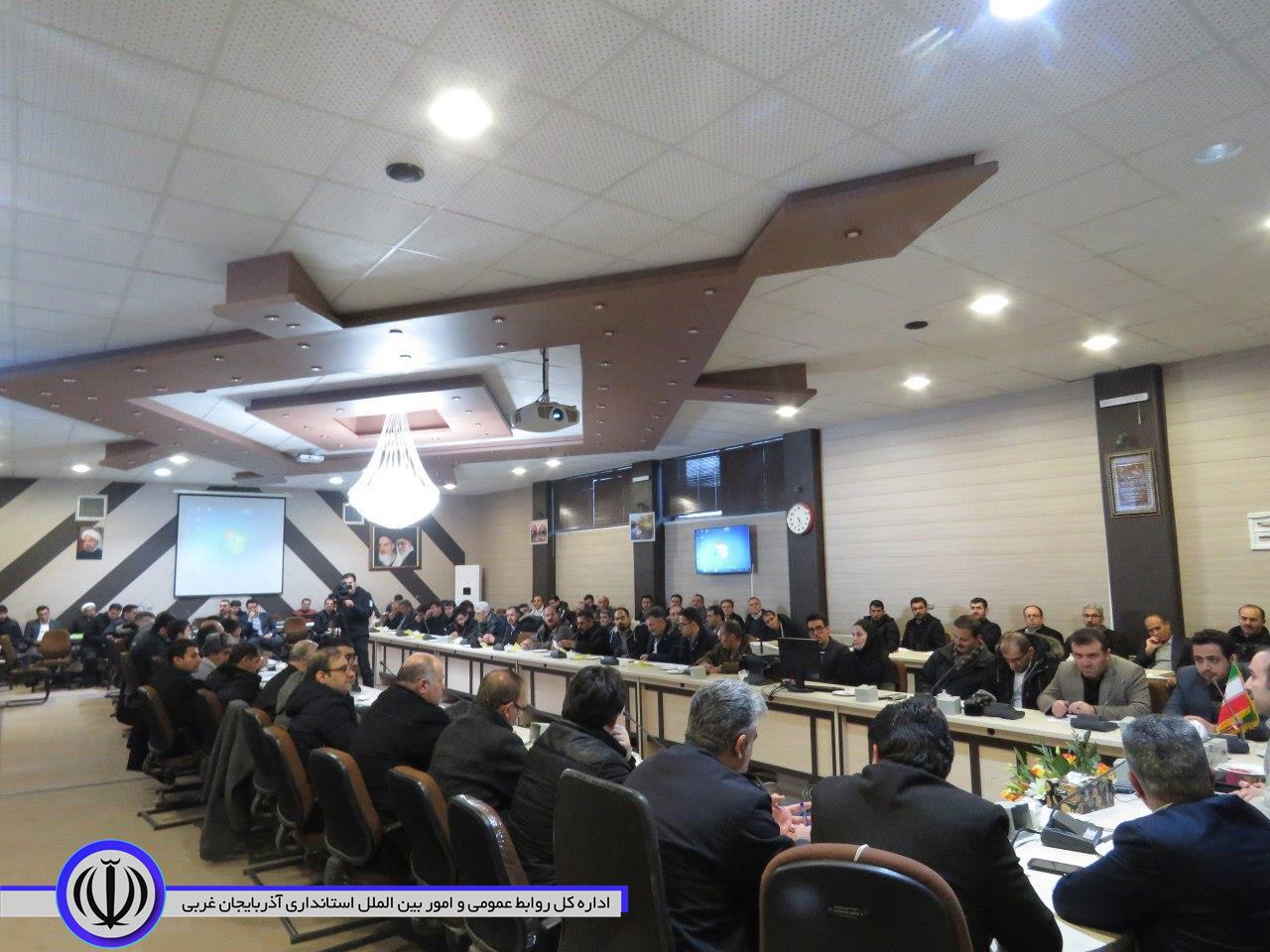 جلسات دوره آموزشی بازرسان شعب اخذ أی در سالن اجتماعات فرمانداری برگزار گردید