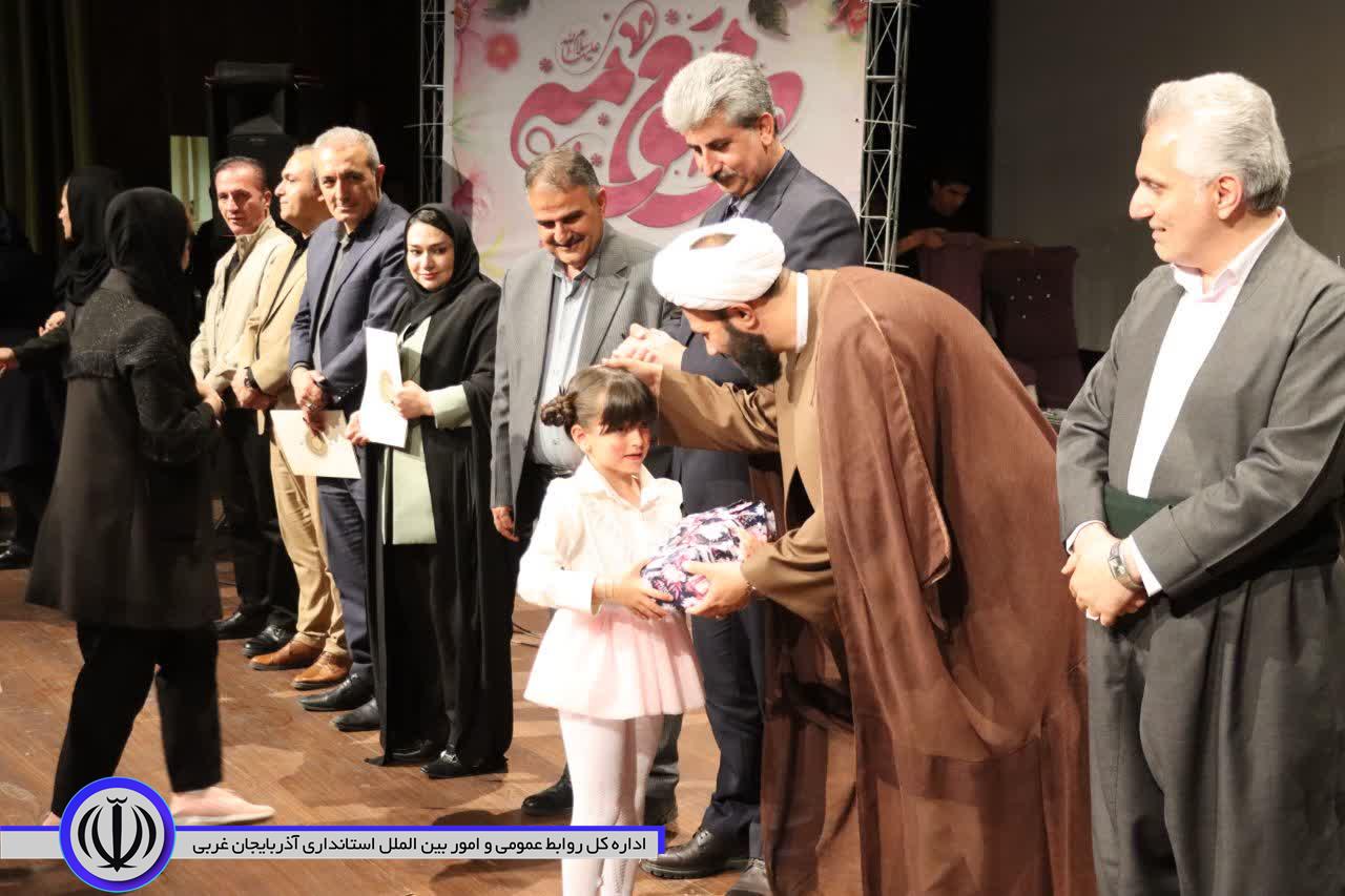 به مناسبت دهه کرامت، آیین گرامیداشت روز دختر در مهاباد برگزار شد