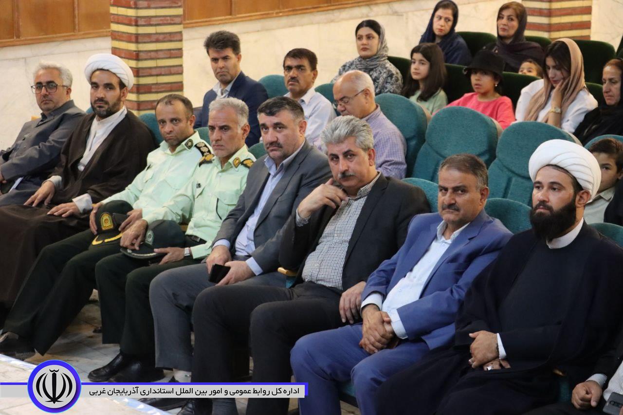 تداوم جشن و سرور و دف نوازی به مناسبت میلاد پیامبر اکرم (ص) و هفته وحدت در مهاباد