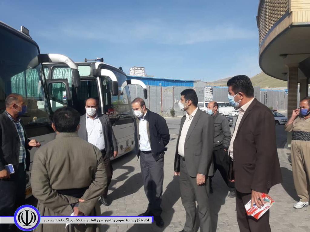 بازدید معاون توسعه و برنامه ریزی فرماندار مهاباد از روند اجرای مصوبات ستاد کرونا و تعطیلی بازار