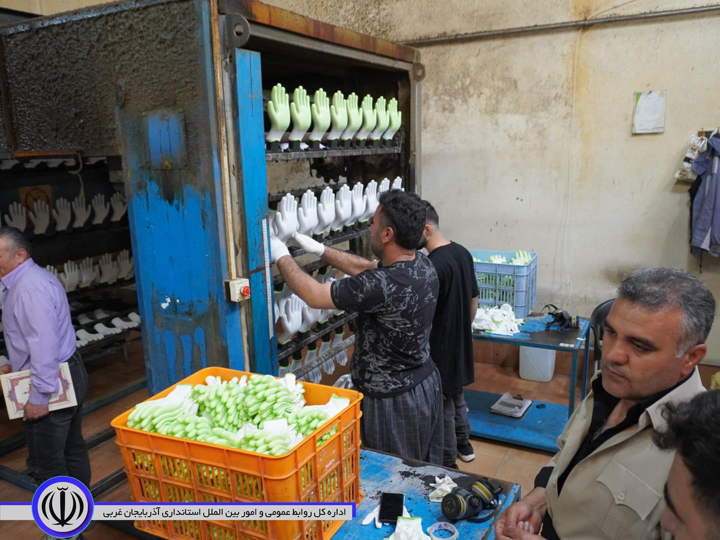 بازدید فرماندار ویژه مهاباد از کارگاه های تولیدی در شهرک صنعتی