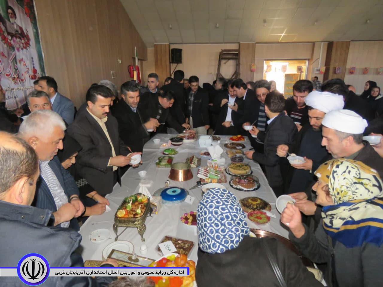 جشنواره غذاهای بومی و بازی های محلی در مهاباد برگزار شد