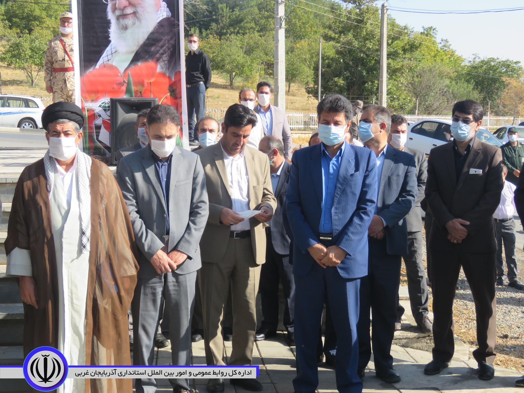 گلزار شهدای مهاباد غبارروبی و عطرافشانی شد