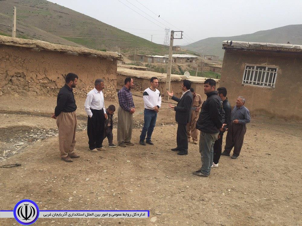 بازدید پاکزاد بخشدار مرکزى مهاباد از روستاى داش تیمور و دیدار با اهالى روستا