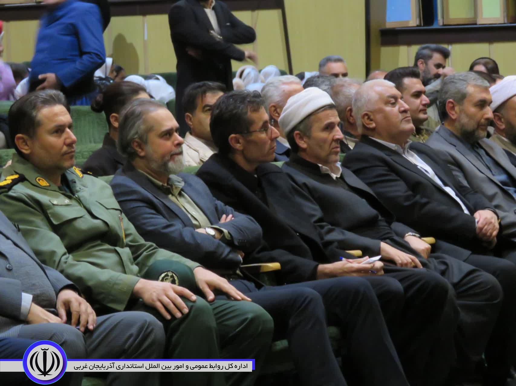 فرماندار ویژه مهاباد: جامعه به نشاط و امیدآفرینی هنرمندان نیاز دارد