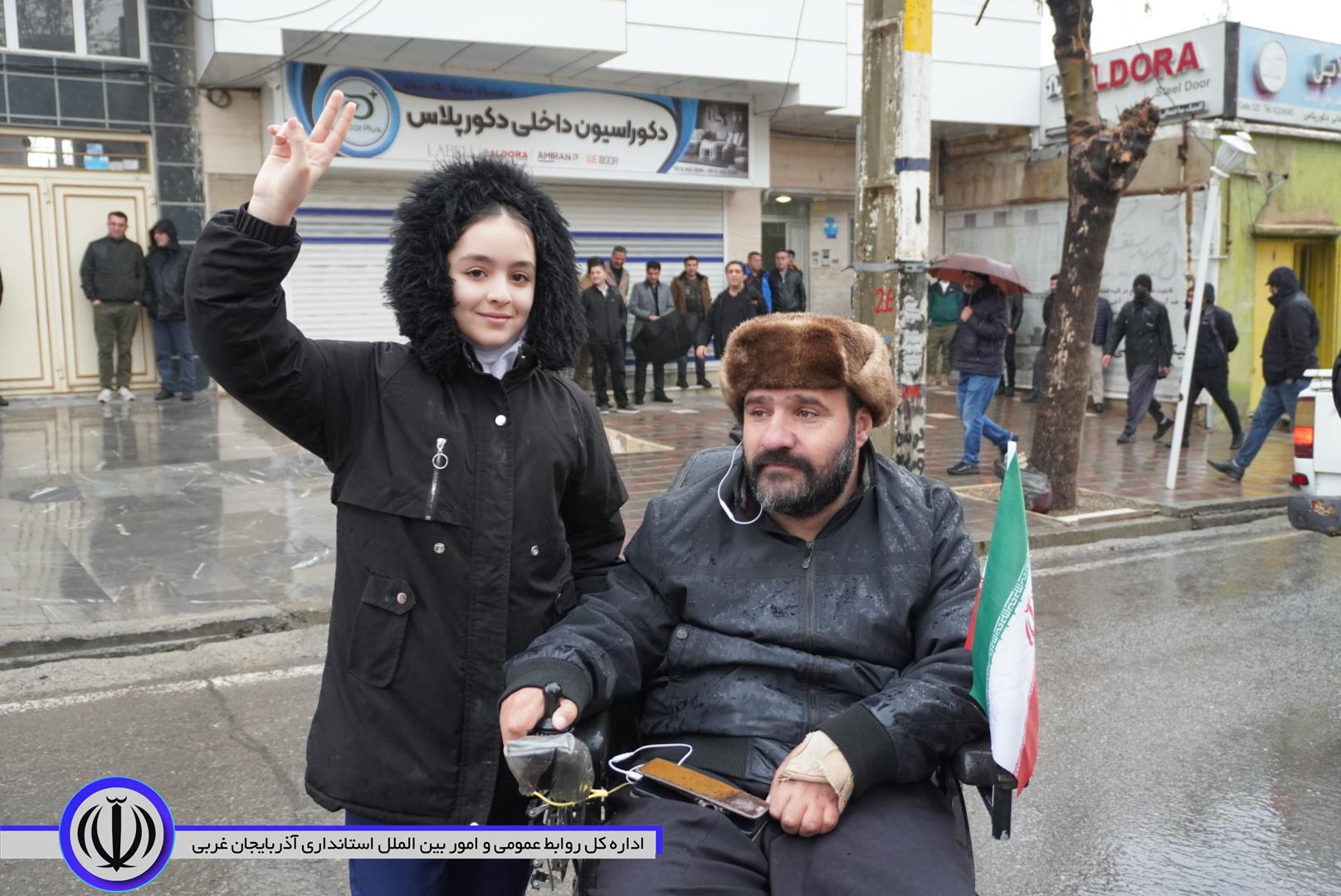 مهابادی‌ها چهل‌وهفتمین سالگرد پیروزی انقلاب اسلامی را زیر باران جشن گرفتند