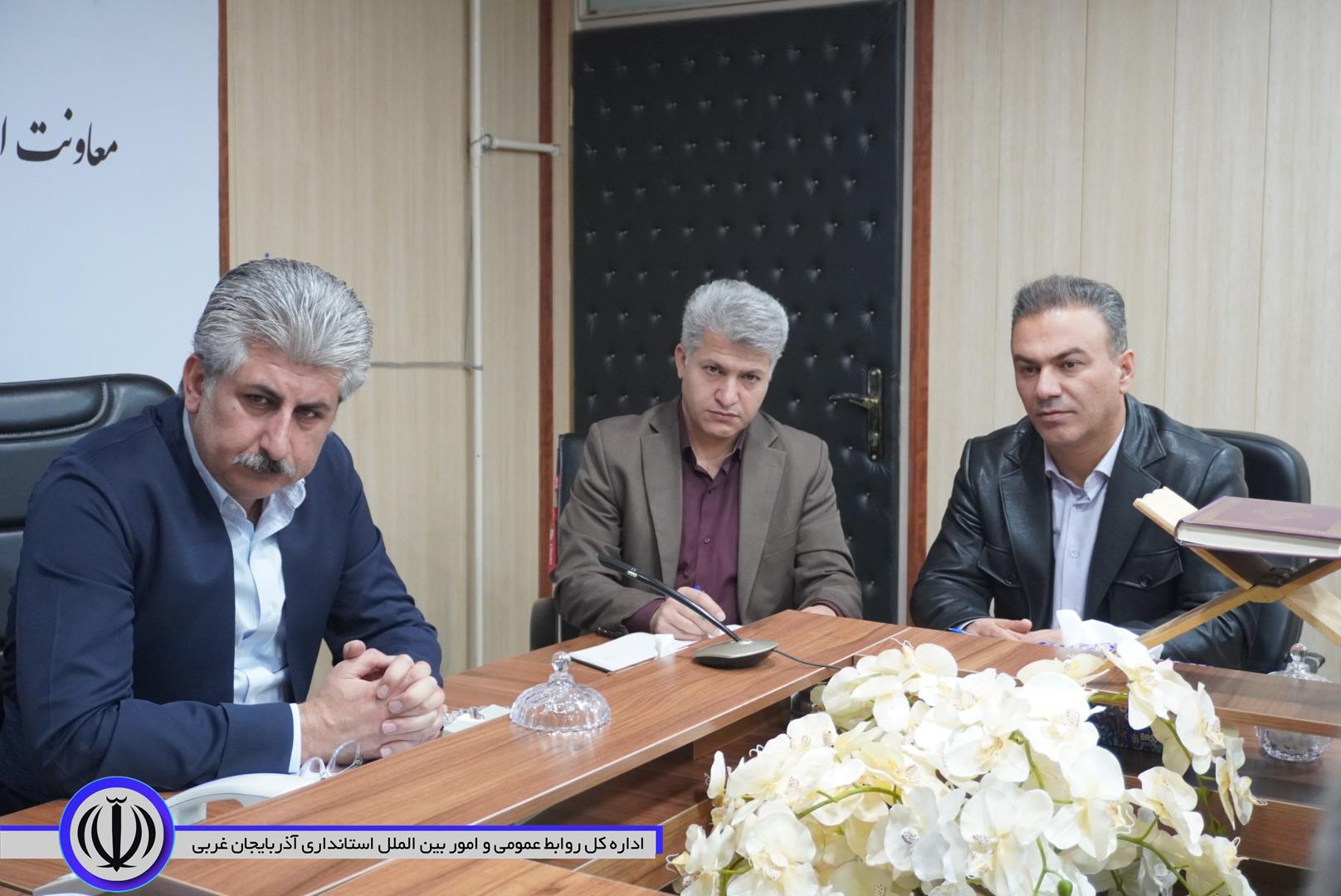 فرماندار مهاباد آرد یارانه‌ای به بانوان کارآفرین اختصاص داد