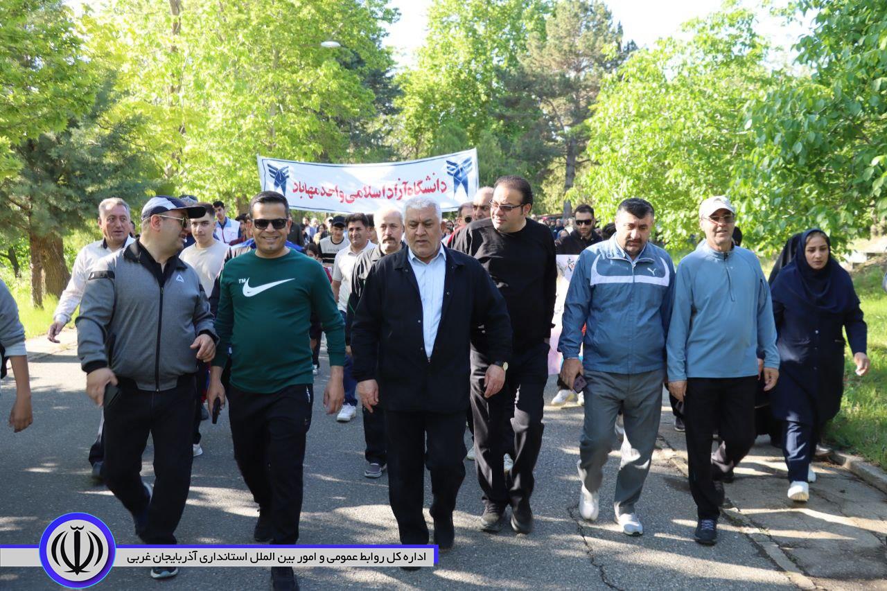 همایش پیادە روی در مهاباد برگزارشد