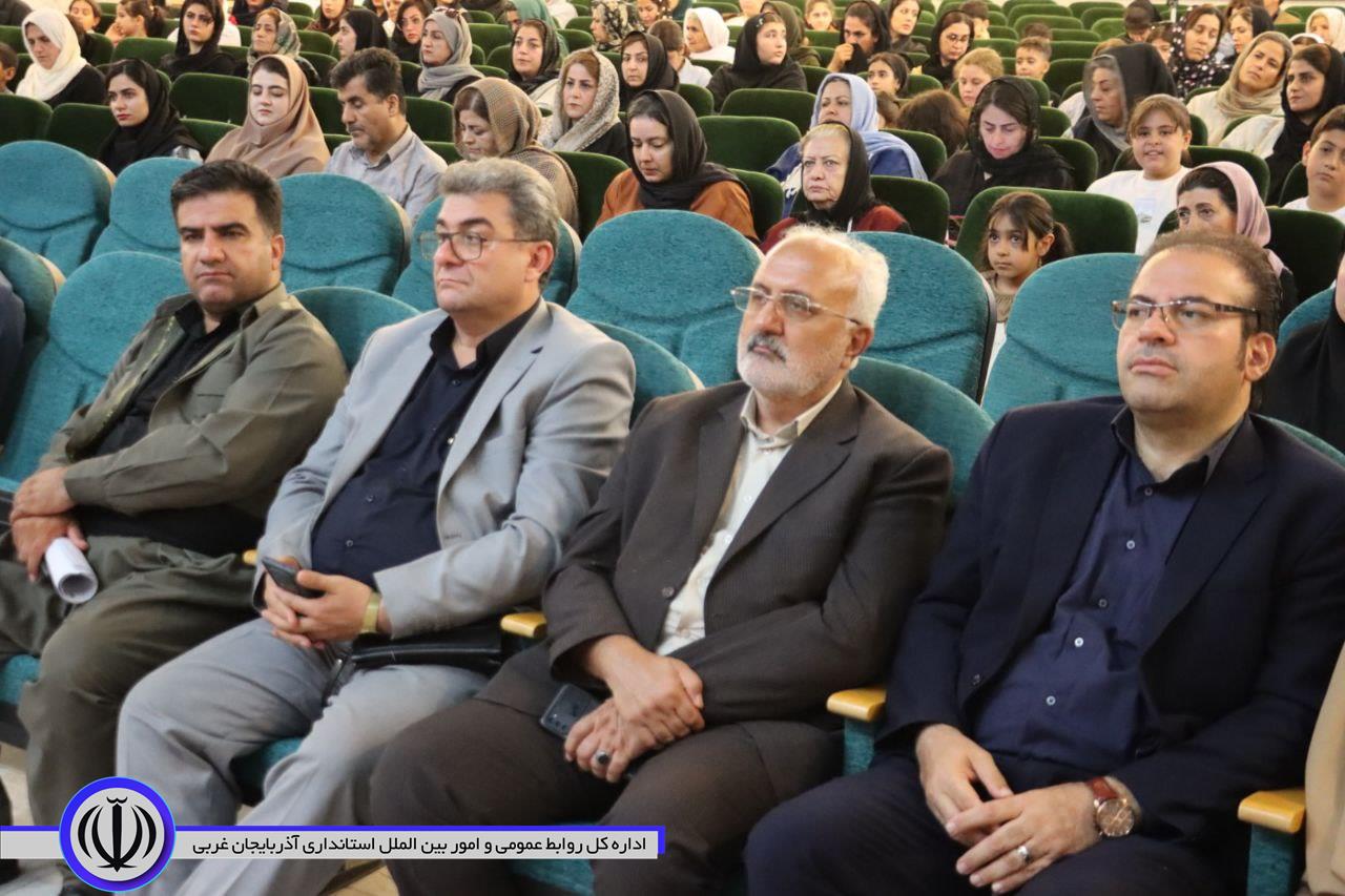 تداوم جشن و سرور و دف نوازی به مناسبت میلاد پیامبر اکرم (ص) و هفته وحدت در مهاباد