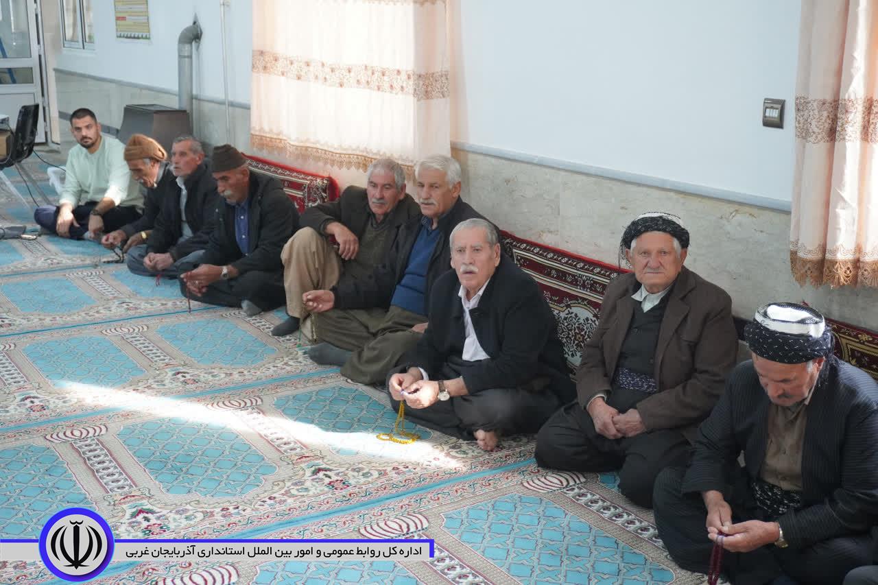 برپایی میزخدمت مسئولان در روستای لج مهاباد