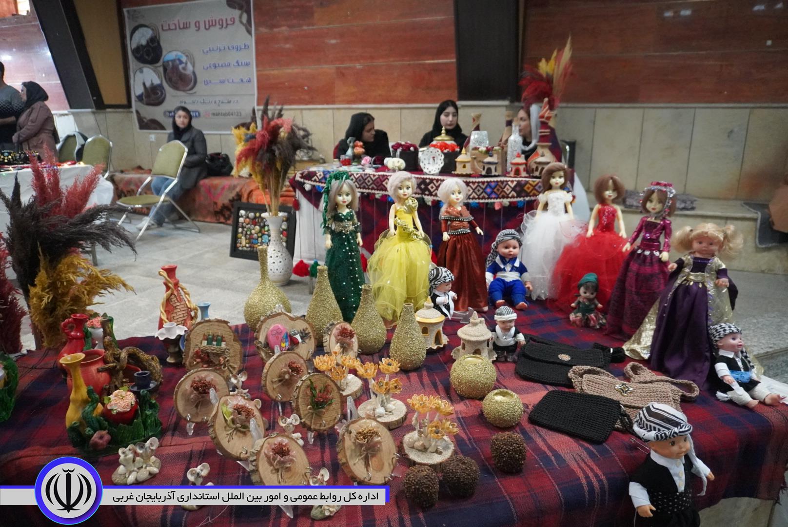 برپایی نمایشگاه صنایع دستی بانوان مهابادی در تالار وحدت