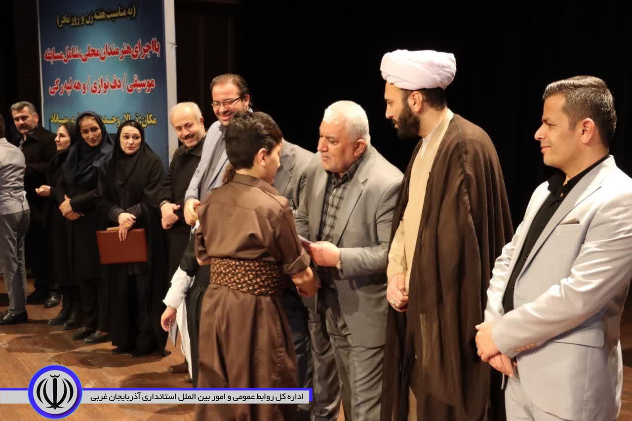 جنگ شادی به مناسبت گرامیداشت هفته زن در مهاباد برگزار شد