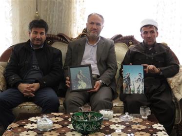 دیدار مدیر کل بنیاد شهید استان آذربایجان غربی با  2 خانواده شهید و جانباز شهرستان مهاباد