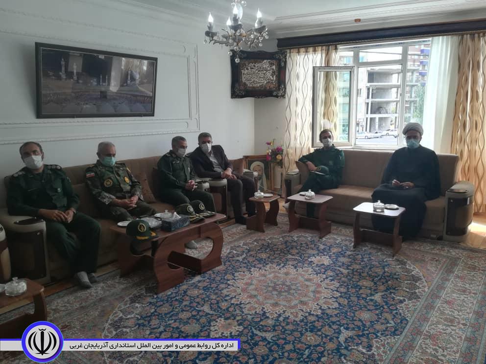 حضور فرماندار مهاباد در منزل حاج ماموستا ملا قادر سهرابی امام جمعه فقید شهرستان