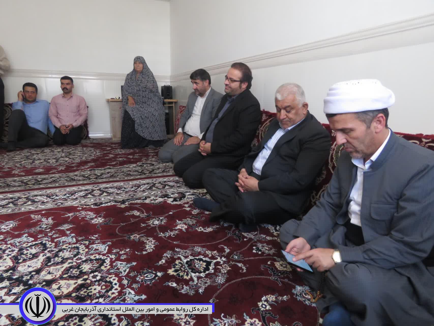 مسوولان مهابادی به دیدار خانواده شهدا رفتند