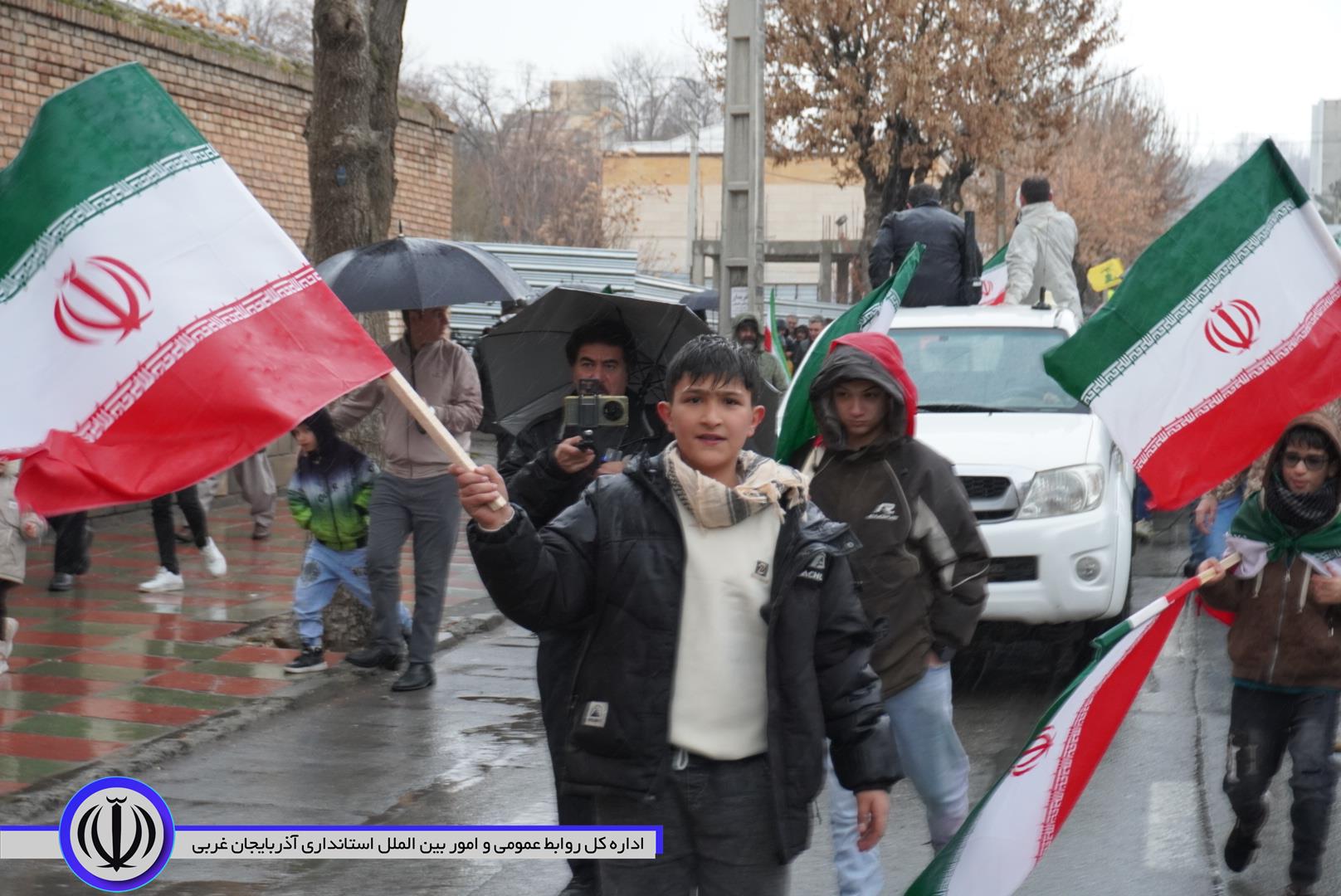 مهابادی‌ها چهل‌وهفتمین سالگرد پیروزی انقلاب اسلامی را زیر باران جشن گرفتند