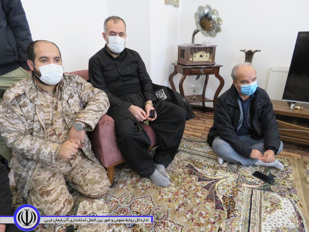 دیدار مسئوولان شهرستان با خانواده معزز شهداء در مهاباد