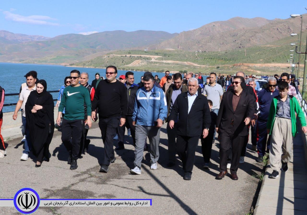 همایش پیادە روی در مهاباد برگزارشد