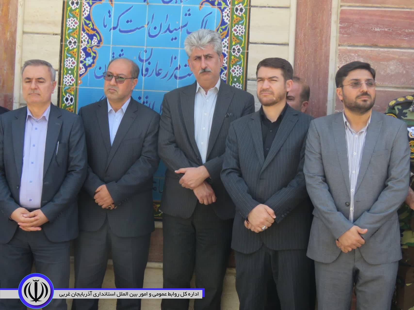 گلباران و غبار روبی مزار شهدا در مهاباد به مناسبت سالروز بازگشت آزادگان به میهن اسلامی