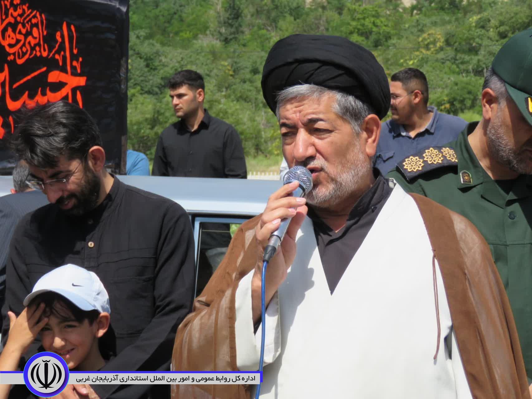 پرچم عزای حسینی در مهاباد برافراشته شد