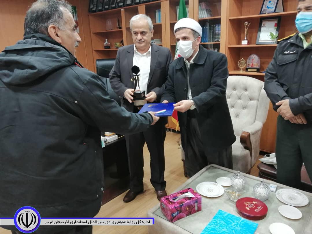 تقدیر از کار آفرین نمونه مهابادی برگزارشد