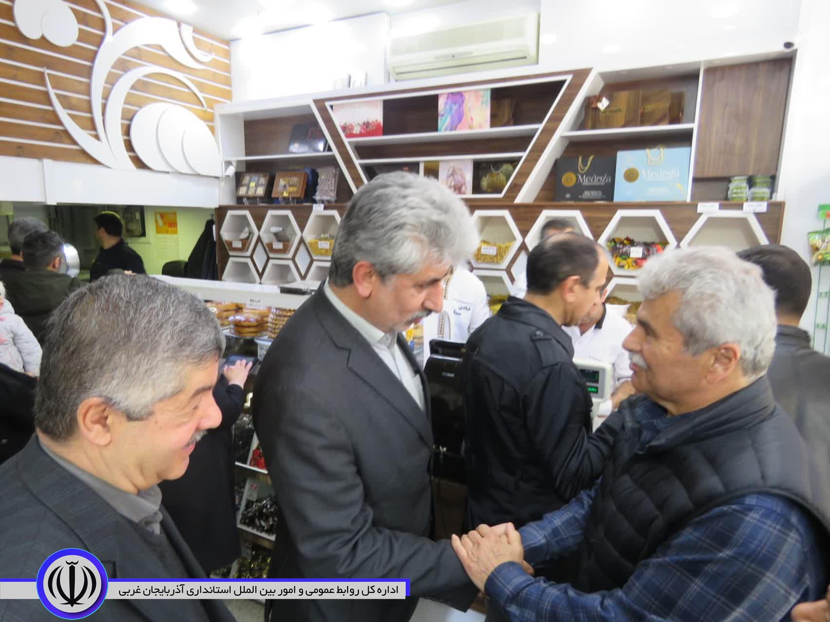 گفتوگو فرماندار با شهروندان و کسبه خوشنام مهاباد