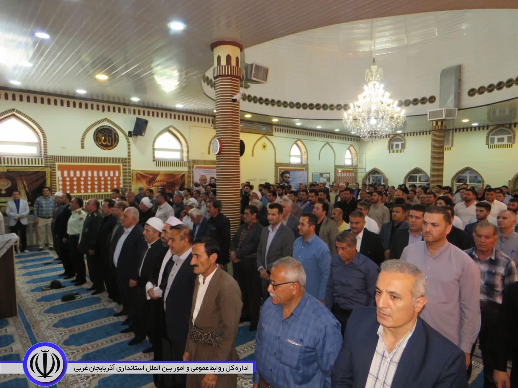 تجلیل از امامان جماعت، فعالان قرآنی و خادمان مساجد مهاباد