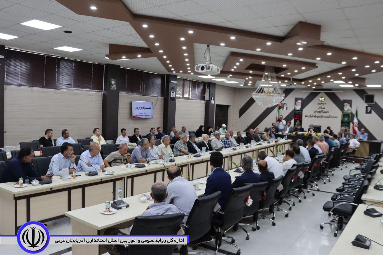 نشست مسوولان شهرستان با بازاریان و معتمدین