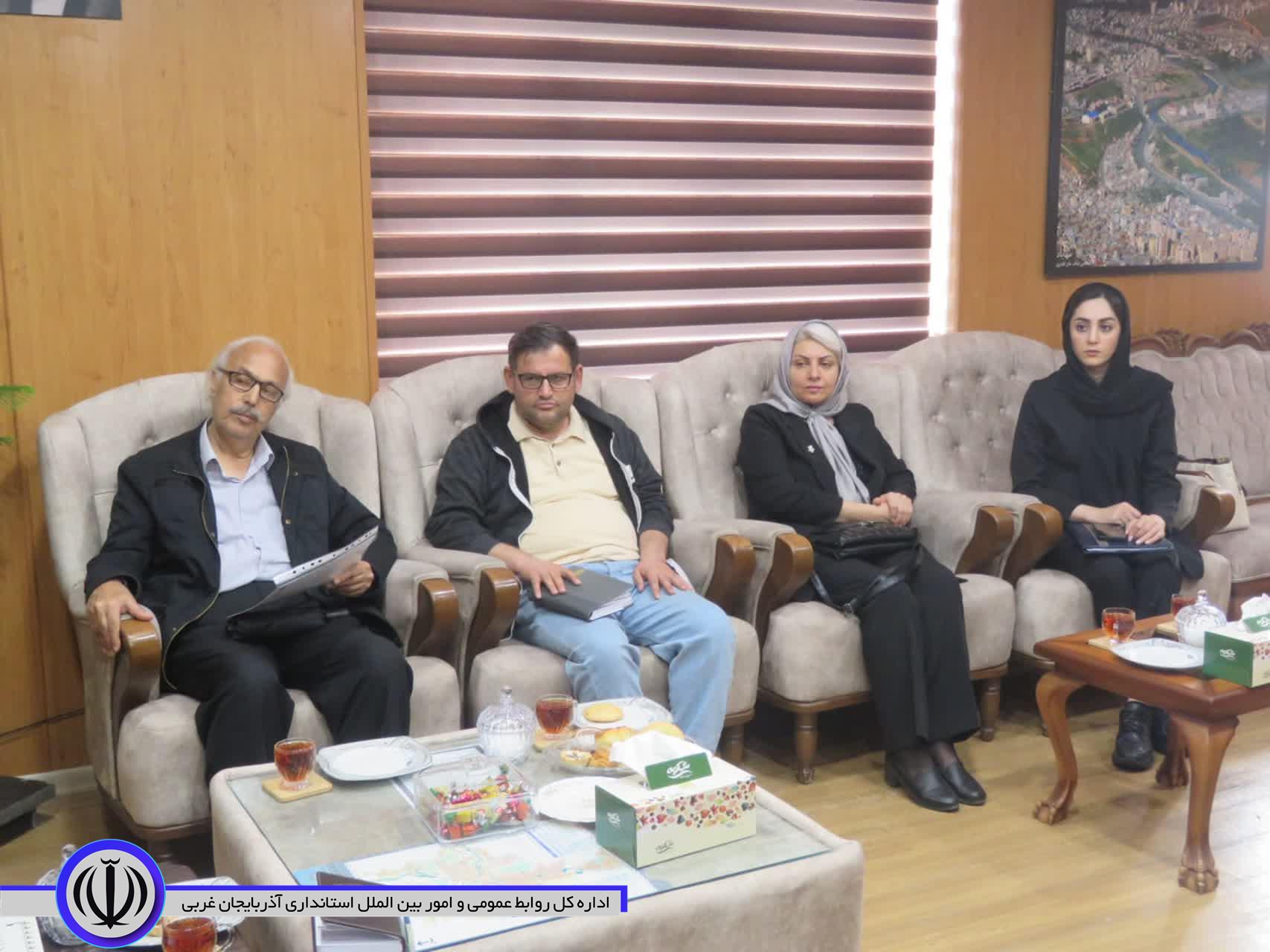 دیدار اعضای هیات عامل بنیاد کودک شهرستان مهاباد با فرماندار ویژه شهرستان مهاباد