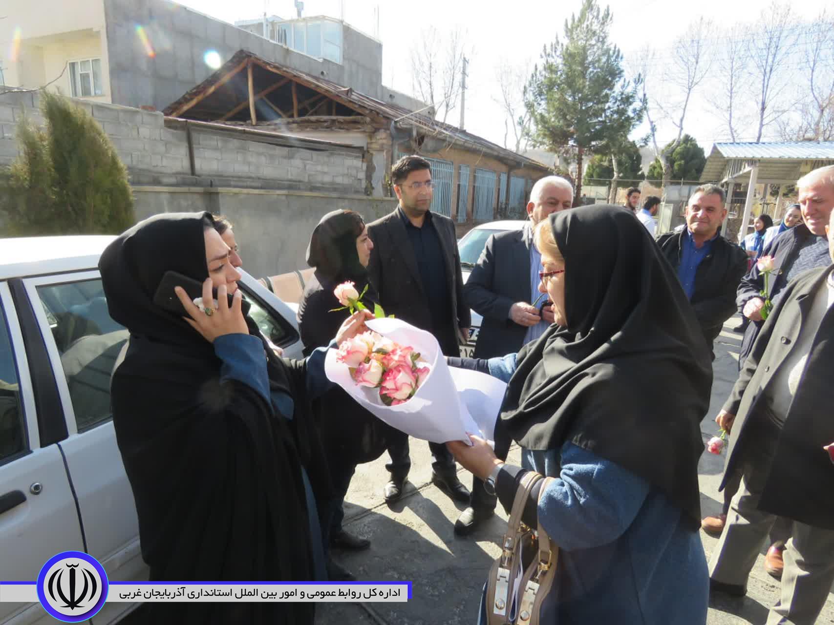 فرماندار مهاباد به مناسبت روز مادر در خانه سالمندان حضور یافت