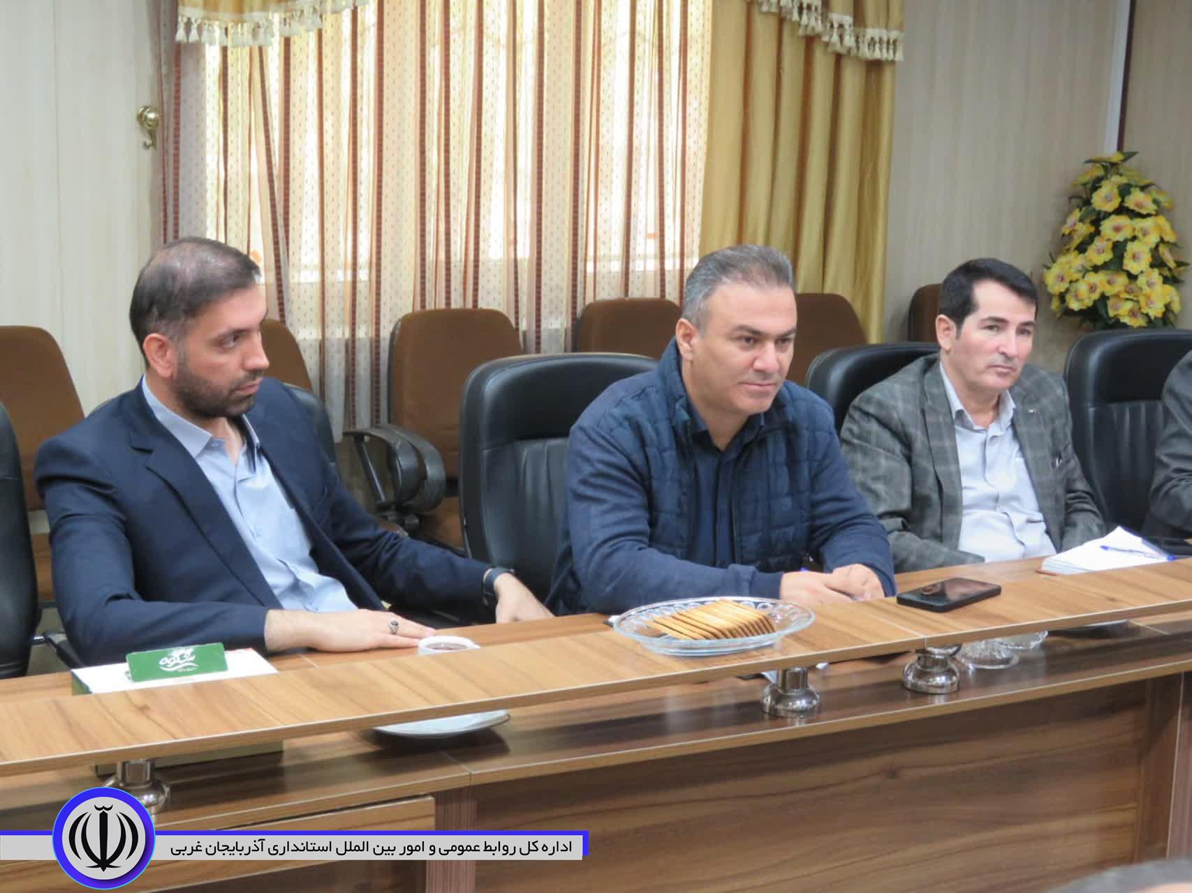 بررسی مسائل و مشکلات روستاهای زیر 20 خانوار وبدون دهیاری در مهاباد