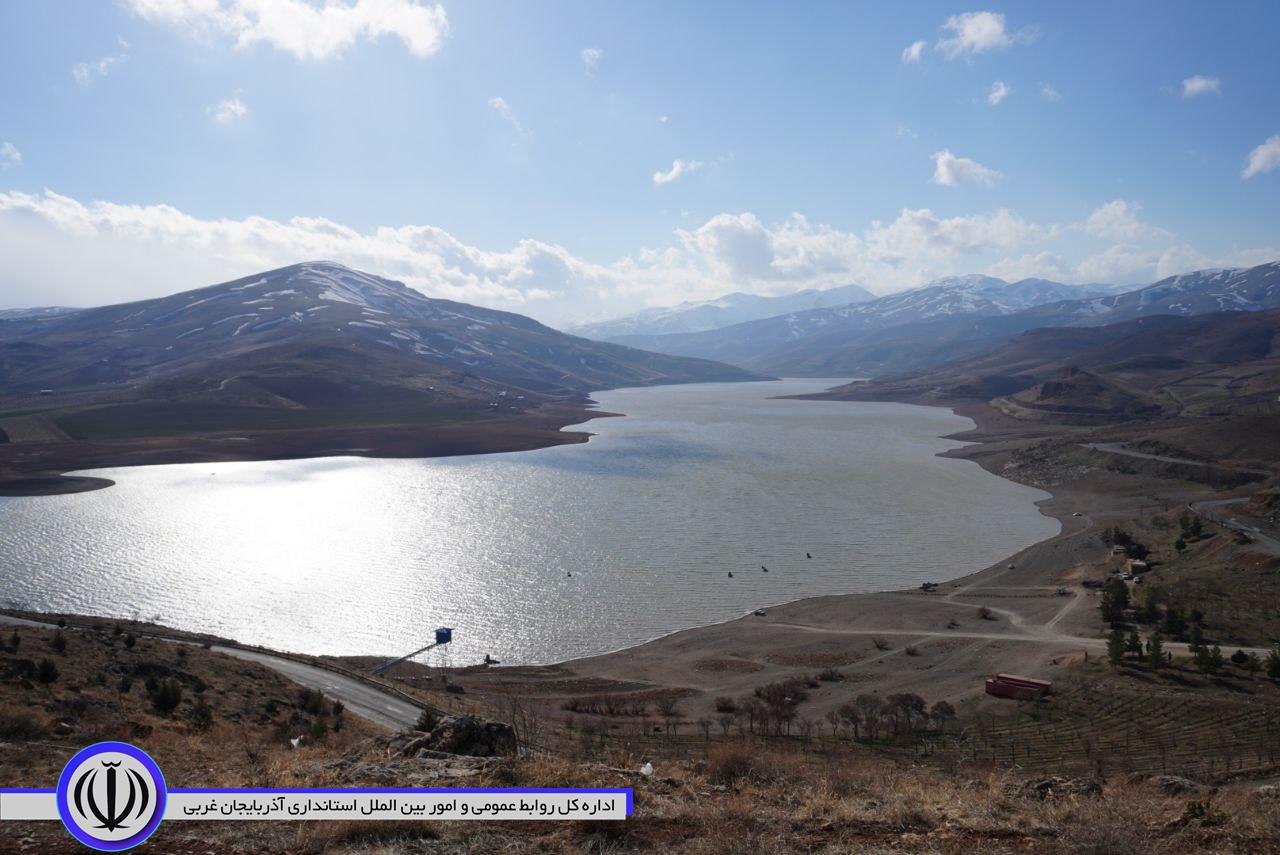 بازدید استاندار آذربایجان‌غربی از روند احداث مجتمع گردشگری و تفریحی پارک استاد هه‌ژار در مهاباد