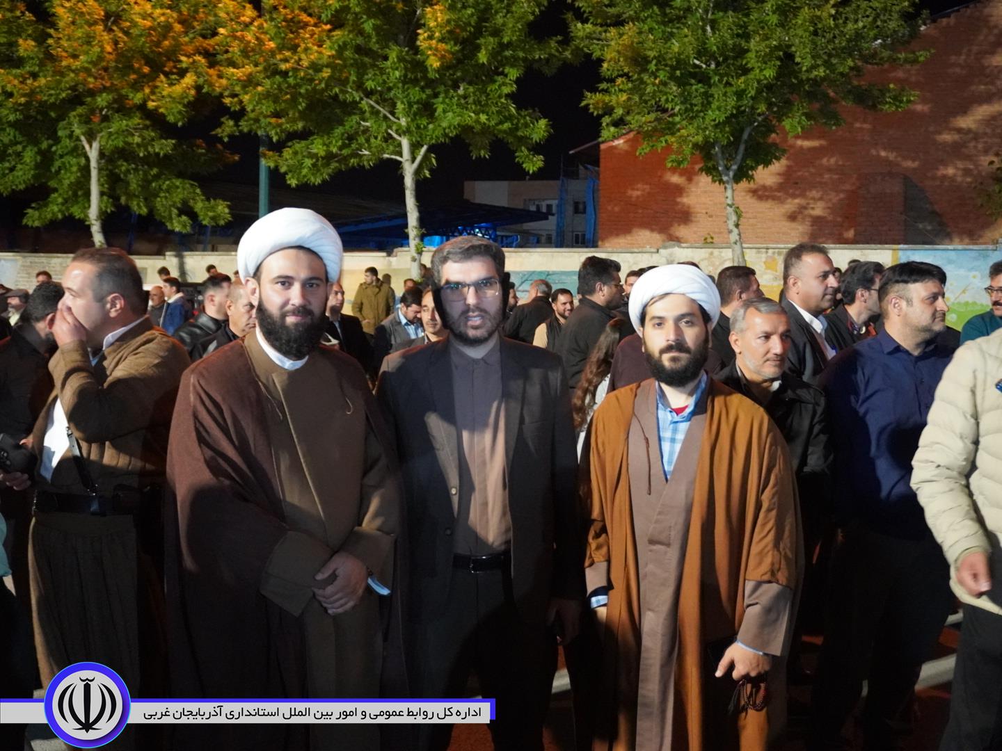 تداوم اجتماع پرشور و حماسی مردم مهاباد؛ جلوه هایی از اقتدار، انسجام و اتحاد مردمی