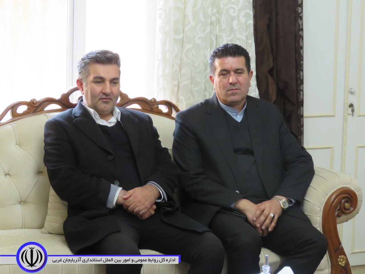 دیدار سرپرست فرمانداری مهاباد با خانواده شهدا در نخستین روز کاری