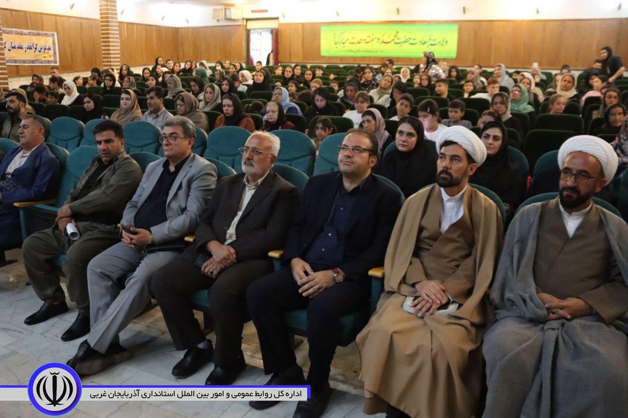 تداوم جشن و سرور و دف نوازی به مناسبت میلاد پیامبر اکرم (ص) و هفته وحدت در مهاباد