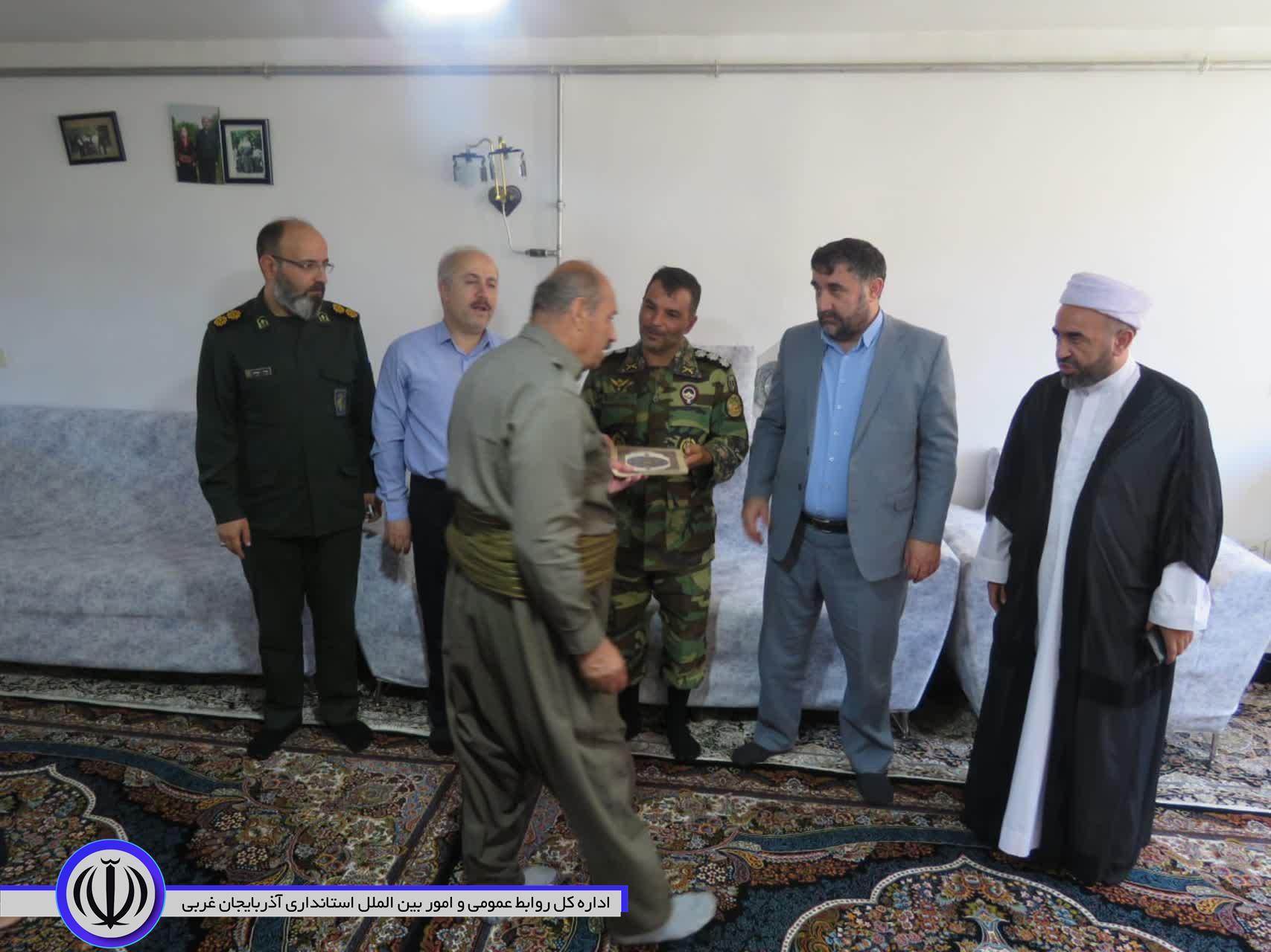 تجلیل از صبر و استقامت خانواده دوآزاده مهابادی
