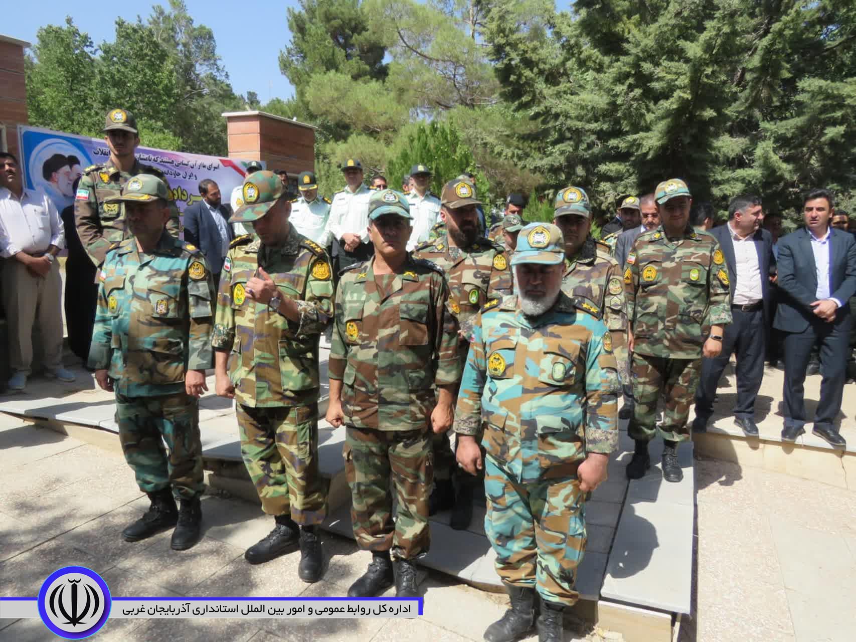 گلباران و غبار روبی مزار شهدا در مهاباد به مناسبت سالروز بازگشت آزادگان به میهن اسلامی