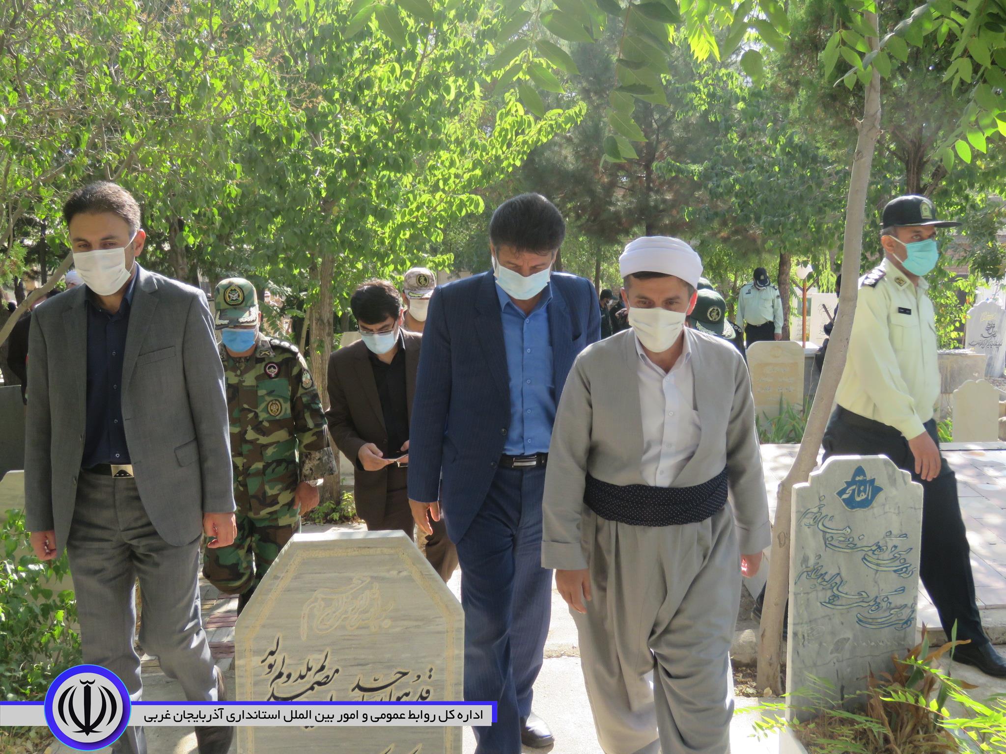 گلزار شهدای مهاباد غبارروبی و عطرافشانی شد