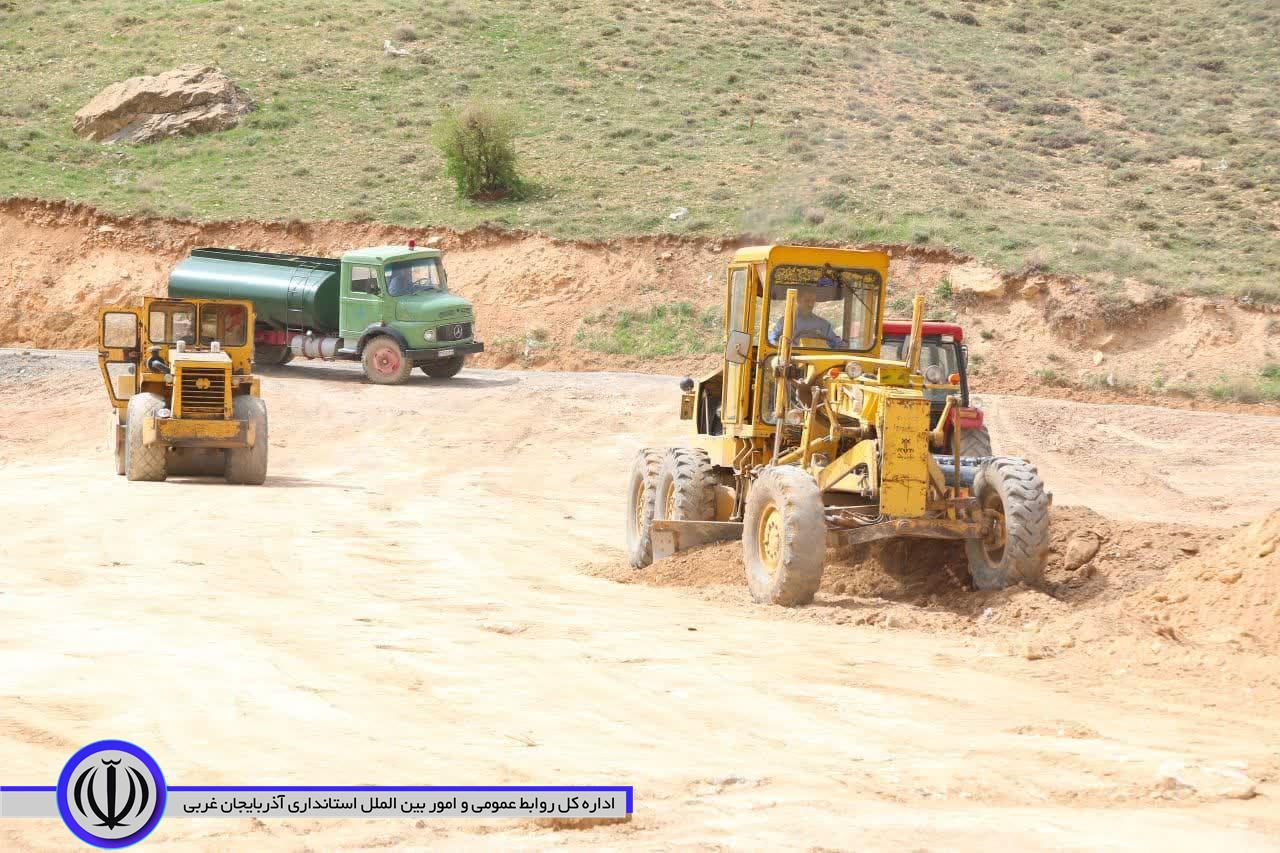 بازدید فرماندار مهاباد از روند عملیات اجرایی کمربندی تاج سد مهاباد