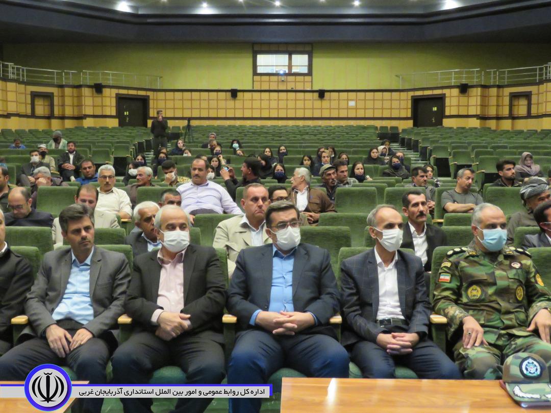 فرماندار مهاباد: نظام توجه ویژهای به مشکلات کارگران دارد