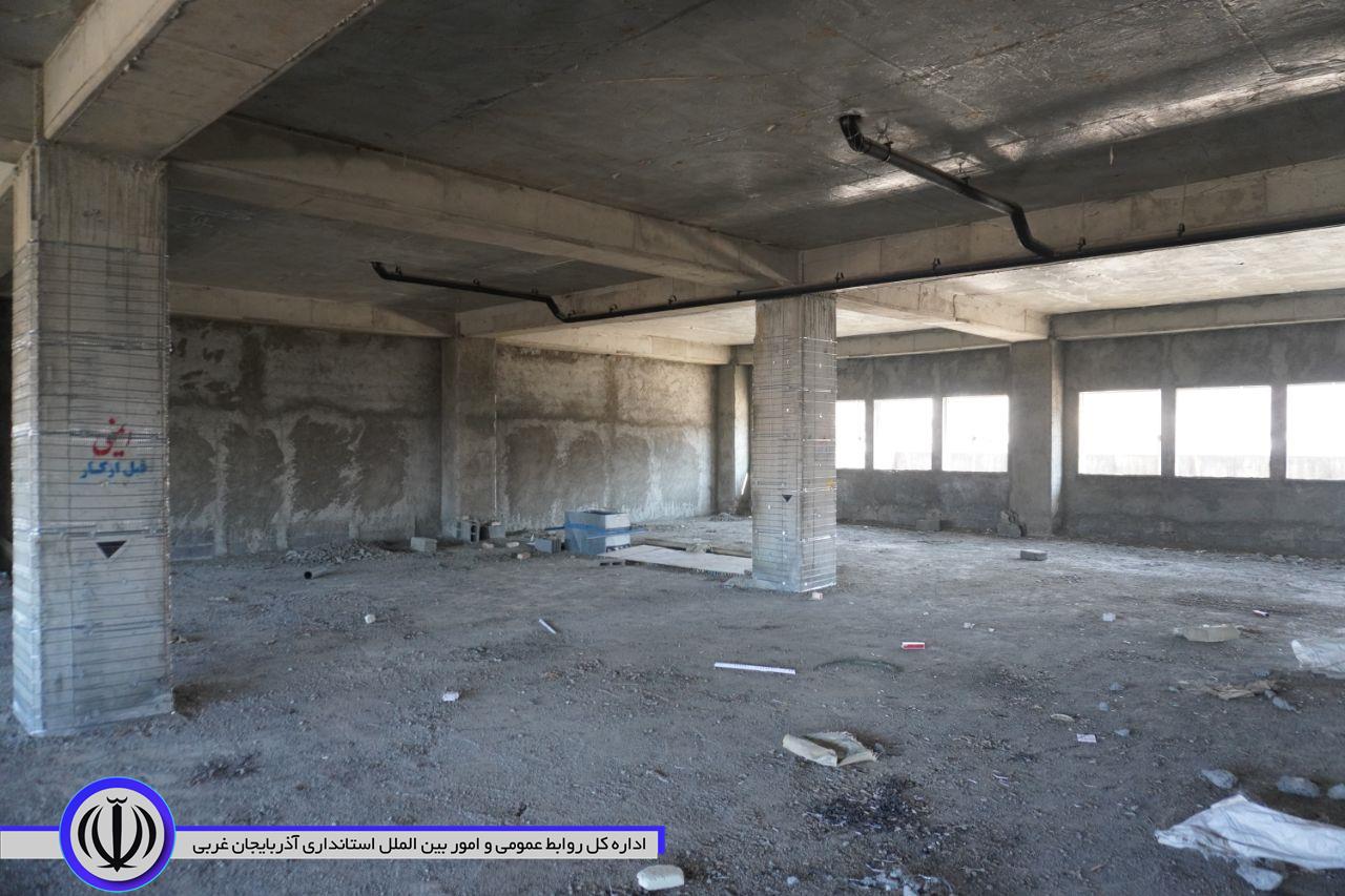 بازدید سرزده فرماندار ویژه مهاباد از بیمارستان در حال احداث تأمین اجتماعی