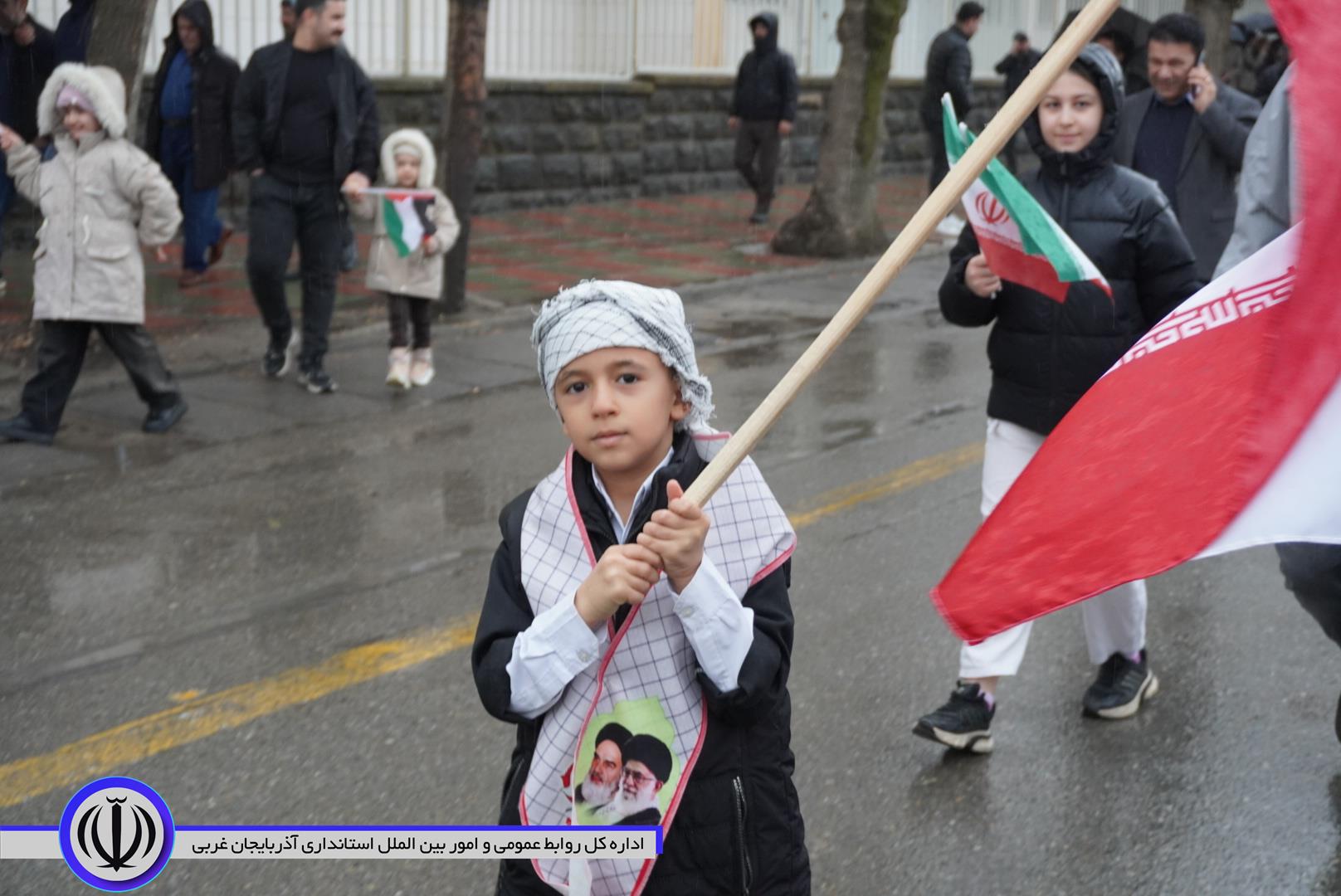 مهابادی‌ها چهل‌وهفتمین سالگرد پیروزی انقلاب اسلامی را زیر باران جشن گرفتند