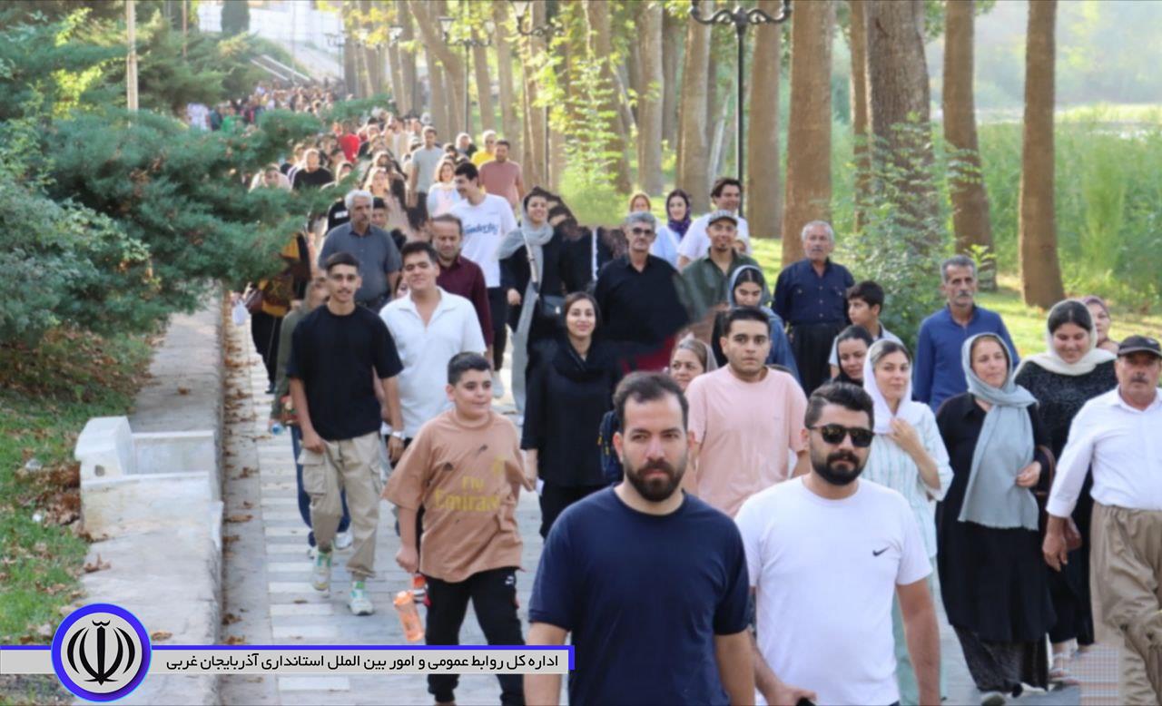 همایش بزرگ پیاده‌روی خانوادگی در شهرستان مهاباد برگزار شد